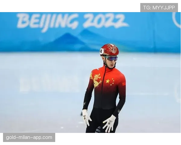 武大靖居然把冰场冷酷的一面藏得这么深，平时谁能知道背后有啥疯狂日常啊？